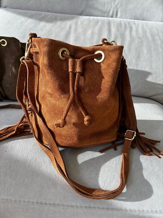 Bolso de piel con flecos