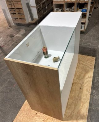 Mostrador Vitrina de Madera y Cristal