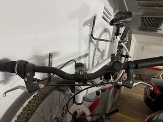 Bicicleta de montaña blanca