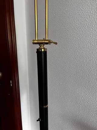 Lámpara de pie regulable metal negra y dorada