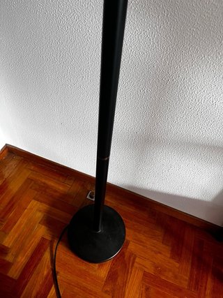 Lámpara de pie regulable metal negra y dorada