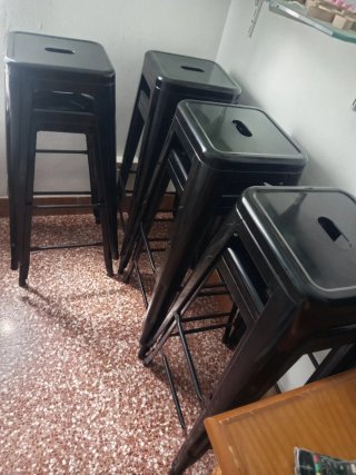 8 Taburetes Metálicos Negros