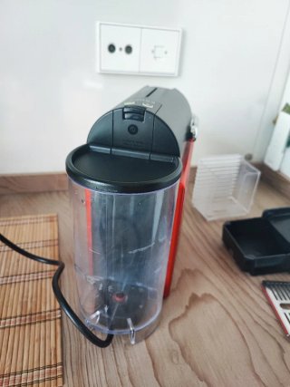 Cafetera Nespresso Krups Roja