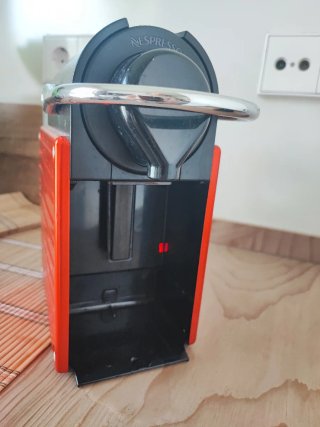 Cafetera Nespresso Krups Roja