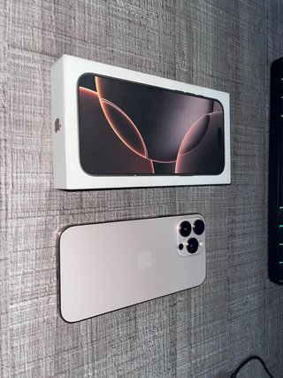 iPhone 16 Pro Max