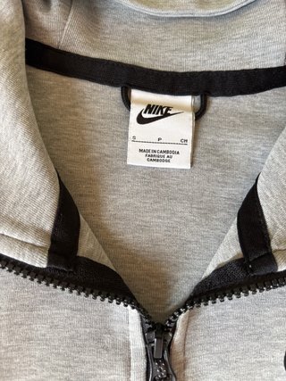 Sudadera Nike gris con cremallera