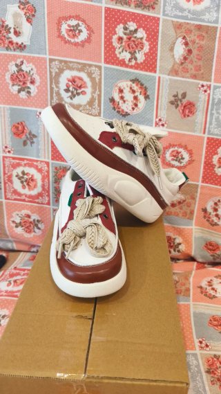 Zapatos ortopédicos beige y marrones