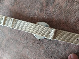 Reloj de pulsera antiguo funcionando perfectamente