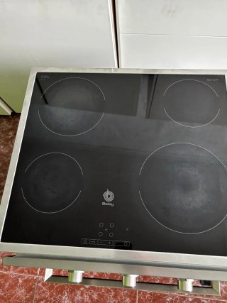 Cocina Completa Blanca con Encimera