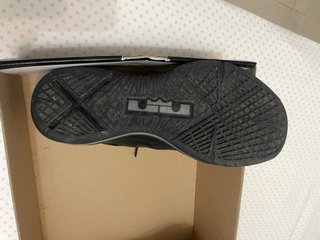 Zapatillas Nike LeBron X Negras y Plateadas