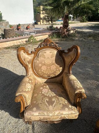 Conjunto de sofá y sillones de madera
