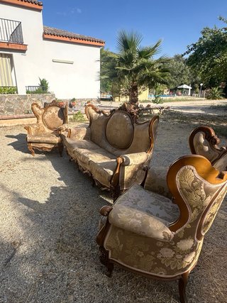 Conjunto de sofá y sillones de madera