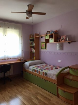 Dormitorio Juvenil con Cama y Escritorio