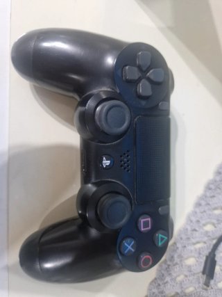 PlayStation 4 con 2 controller e 2 giochi