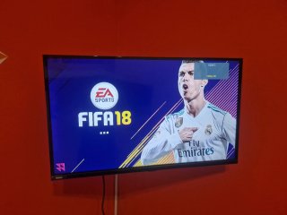 PlayStation 4 con 2 controller e 2 giochi