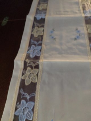 Runner ricamato 130x38 cm