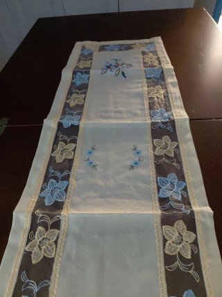 Runner ricamato 130x38 cm