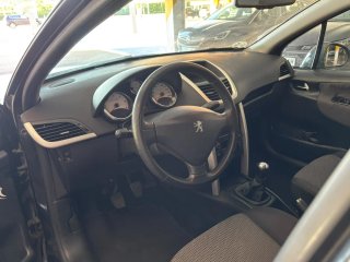 Peugeot 207 año 2010