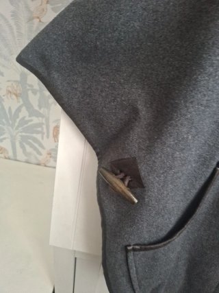 Chaqueta tipo capa gris