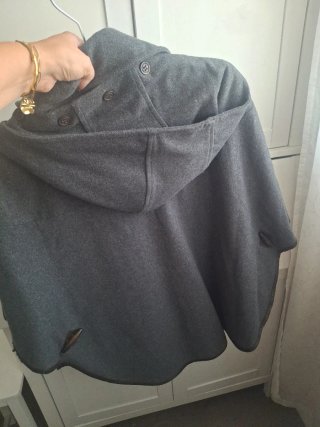 Chaqueta tipo capa gris