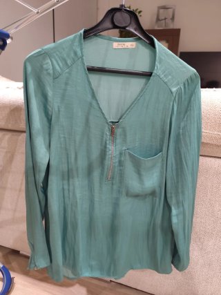 Camisa Bershka verde agua con cremallera