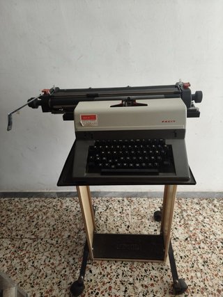 Máquina de escribir Facit- NEGOCIABLE
