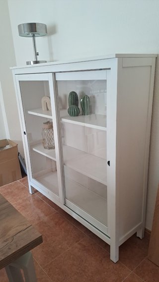 Aparador de Madera Blanco con Puertas de Cristal