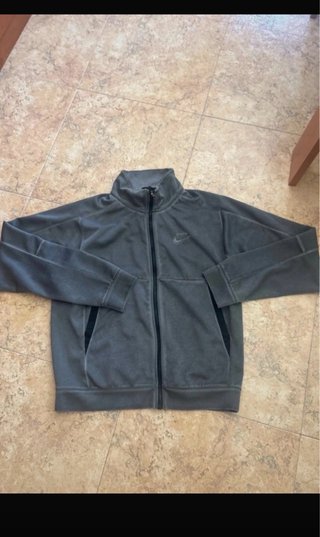 Chaqueta Nike Gris