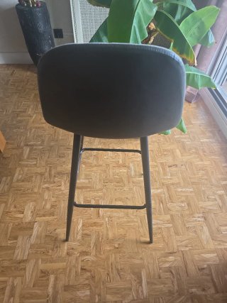 Taburete de bar gris y negro