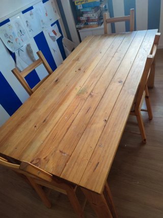 Conjunto mesa de madera LUFE ARINA y 5 sillas Ikea