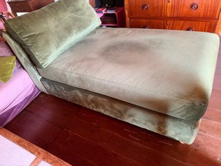 Sofá chaiselongue terciopelo verde