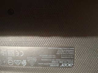 Acer portátil pequeño negro