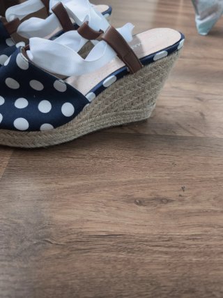 Sandalias con cuña Mariamare