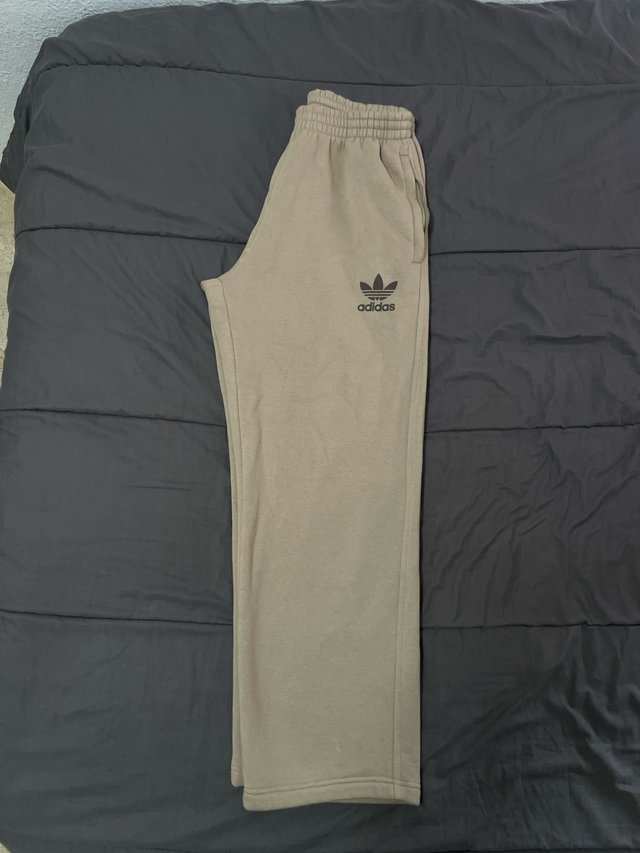 Pantalón Adidas Beige