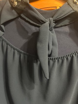 Blusa elegante con pedrería