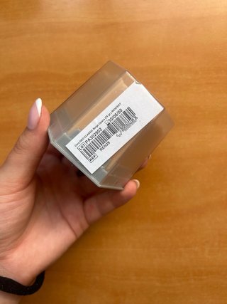Cera beige para modelar en prótesis dentales.