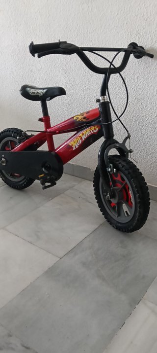 Bicicleta Hot Wheels Roja