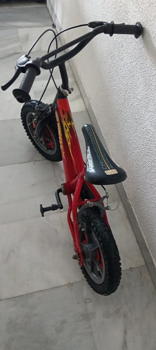 Bicicleta Hot Wheels Roja