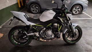 Kawasaki Z650 Blanca y Verde 2017