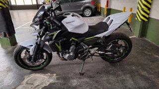 Kawasaki Z650 Blanca y Verde 2017