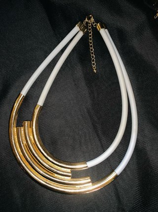 Collar Gargantilla Dorado y Blanco