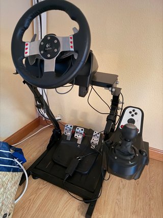 Volante Logitech G25 con Soporte