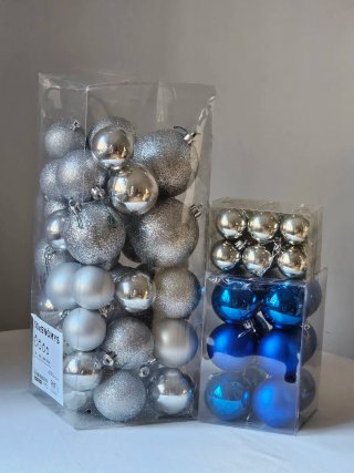 Set de Bolas de Navidad Plateadas y Azules.
