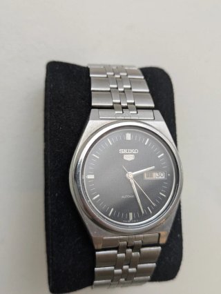 Reloj Seiko Automático Negro y Plateado