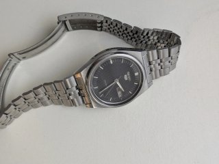Reloj Seiko Automático Negro y Plateado