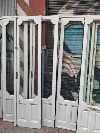 Puertas balconeras antiguas de madera