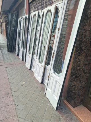 Puertas balconeras antiguas de madera