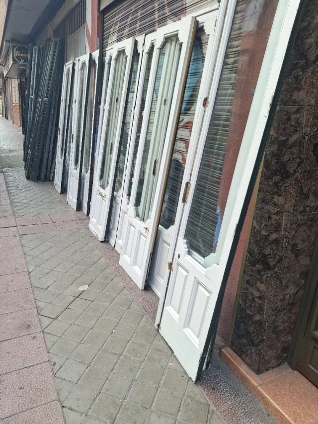 Puertas balconeras antiguas de madera