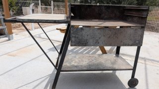 Barbacoa de Metal Negra