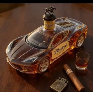 Bottiglia di whisky Blanton's in forma di auto sportiva